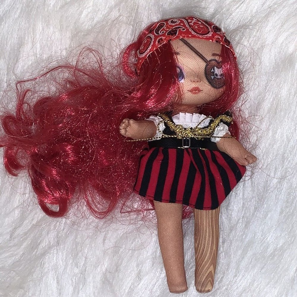 MGA Na! Na! Na! Surprise Becky Buckaneer Pirate 7” Doll -Incomplete Clean